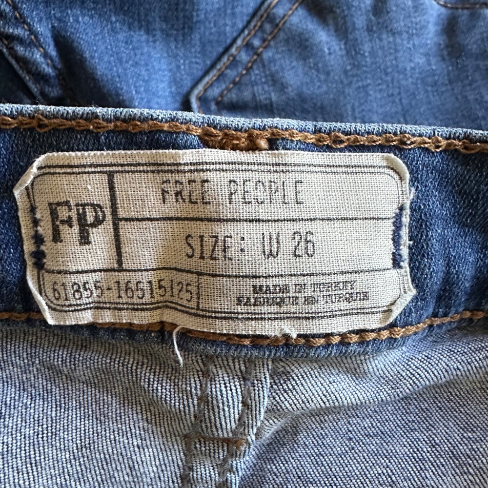 Free People Distressed Skinny Jeans – Size 26 – Raw Hem – NWOT - Picture 5 of 12
